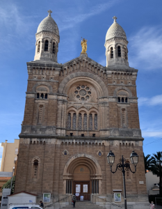 Basílica Notre Dame Saint Raphaël Costa Azul