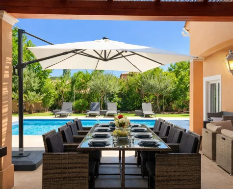 Lunch under the sun of the French Riviera